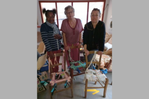 Figeac. À la Recyclerie, l’atelier de rempaillage de chaises cartonne